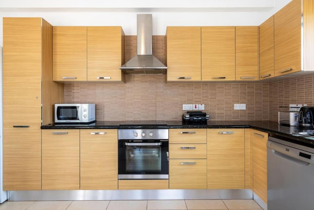 Lumina 2-bedroom And Pool In Apartament